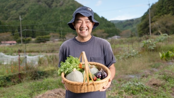 吉野の割り箸の炭で育った循環野菜がホテル・飲食店に届く
